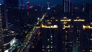 城市夜景交通车流下班时间视频的预览图